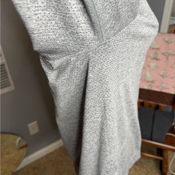 lululemon athletica Swiftly Tech Relaxed Heather Gray Long Sleeve Shirt - Picture 3 of 5